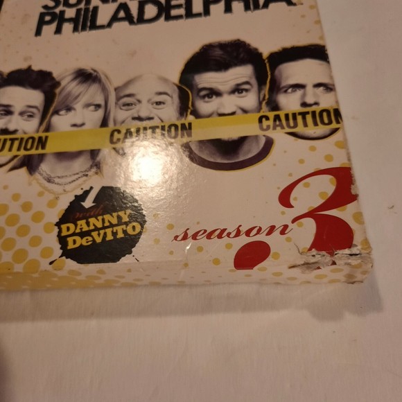 It's Always Sunny in Philadelphia: Complete Seasons 1, 2 and 3 DVD - Picture 2 of 8